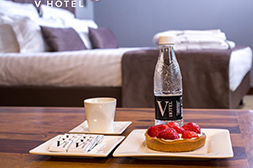 Брендирование воды для V Hotel